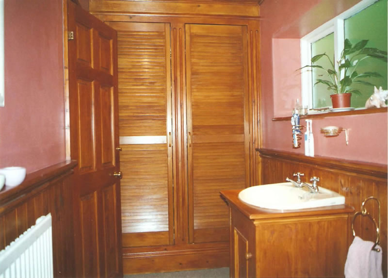 Antique pine stained bathroom