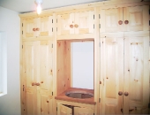 Pine wardrobe with central vanity sink