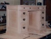 classical-style-oak-kneehole-desk